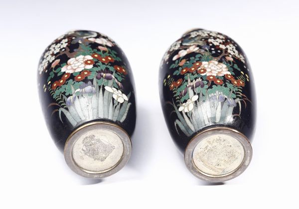 ARTE GIAPPONESE : Coppia di vasetti cloisonn� Giappone, periodo Meiji, XIX secolo  - Asta Asta 373 | ARTE ORIENTALE E ISLAMICA - ARTE ORIENALE E WUNDERKAMMER Online - Associazione Nazionale - Case d'Asta italiane