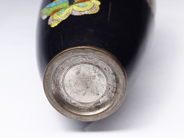 ARTE GIAPPONESE : Vaso cloisonn� Giappone, periodo Taisho, XX secolo  - Asta Asta 373 | ARTE ORIENTALE E ISLAMICA - ARTE ORIENALE E WUNDERKAMMER Online - Associazione Nazionale - Case d'Asta italiane