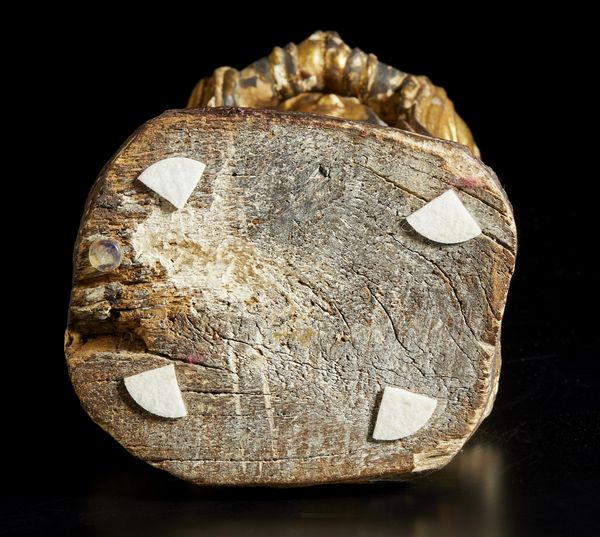 Arte Cinese : Scultura in legno dorato raffigurante Wei Tuo  Cina, dinastia Ming, XVI secolo  - Asta Asta 373 | ARTE ORIENTALE E ISLAMICA - ARTE ORIENALE E WUNDERKAMMER Online - Associazione Nazionale - Case d'Asta italiane