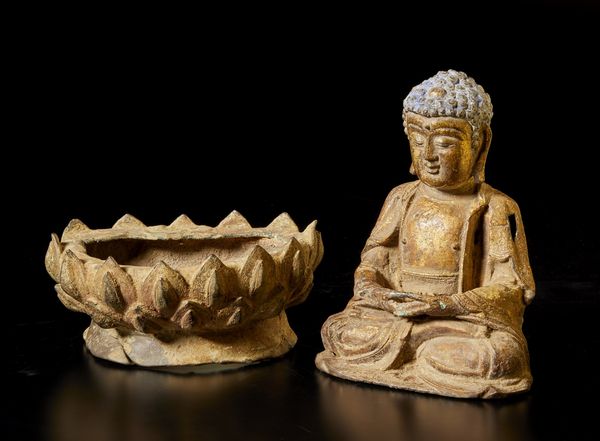 Arte Cinese : Figura del Buddha cosmico Amitabha in bronzo dorato  Cina, dinastia Ming (?)  - Asta Asta 373 | ARTE ORIENTALE E ISLAMICA - ARTE ORIENALE E WUNDERKAMMER Online - Associazione Nazionale - Case d'Asta italiane