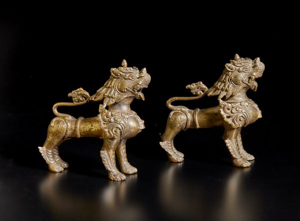 Arte Sud-Est Asiatico : Coppia di leoni in bronzo  Cambogia, regno Rattanakosin, XIX secolo  - Asta Asta 373 | ARTE ORIENTALE E ISLAMICA - ARTE ORIENALE E WUNDERKAMMER Online - Associazione Nazionale - Case d'Asta italiane