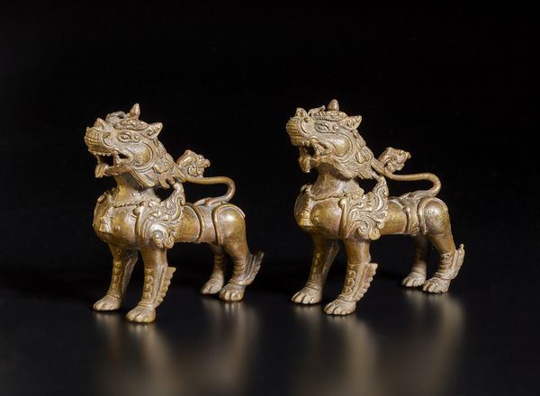 Arte Sud-Est Asiatico : Coppia di leoni in bronzo  Cambogia, regno Rattanakosin, XIX secolo  - Asta Asta 373 | ARTE ORIENTALE E ISLAMICA - ARTE ORIENALE E WUNDERKAMMER Online - Associazione Nazionale - Case d'Asta italiane