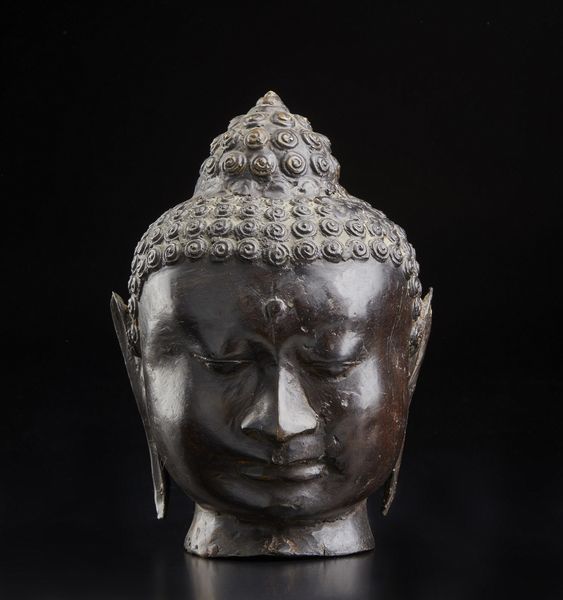 Arte Sud-Est Asiatico : Testa di Buddha in bronzo  Sud Est Asiatico, XX secolo  - Asta Asta 373 | ARTE ORIENTALE E ISLAMICA - ARTE ORIENALE E WUNDERKAMMER Online - Associazione Nazionale - Case d'Asta italiane