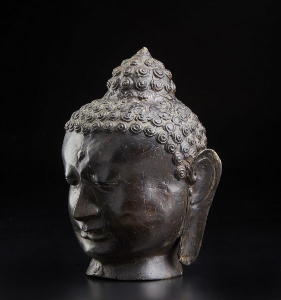 Arte Sud-Est Asiatico : Testa di Buddha in bronzo  Sud Est Asiatico, XX secolo  - Asta Asta 373 | ARTE ORIENTALE E ISLAMICA - ARTE ORIENALE E WUNDERKAMMER Online - Associazione Nazionale - Case d'Asta italiane