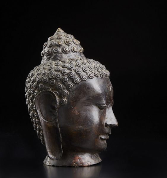 Arte Sud-Est Asiatico : Testa di Buddha in bronzo  Sud Est Asiatico, XX secolo  - Asta Asta 373 | ARTE ORIENTALE E ISLAMICA - ARTE ORIENALE E WUNDERKAMMER Online - Associazione Nazionale - Case d'Asta italiane