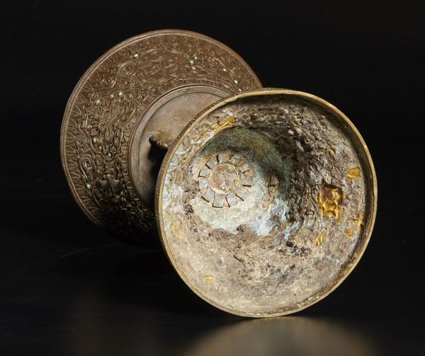 Arte Himalayana : Lampada in bronzo  Tibet, inizio XX secolo  - Asta Asta 373 | ARTE ORIENTALE E ISLAMICA - ARTE ORIENALE E WUNDERKAMMER Online - Associazione Nazionale - Case d'Asta italiane