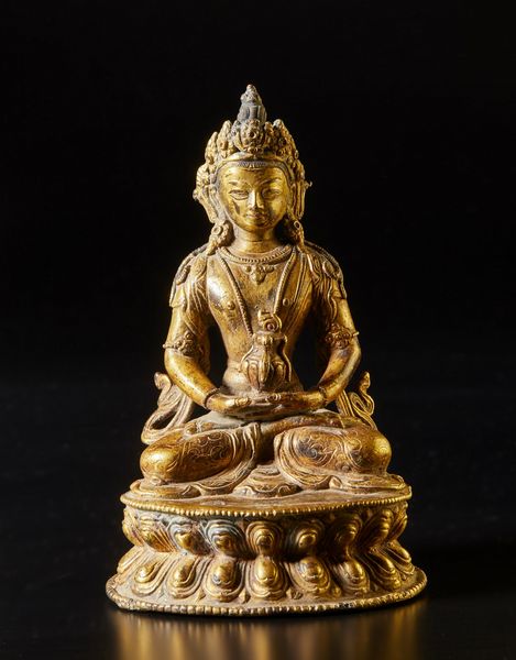 Arte Himalayana : Figura in bronzo dorato raffigurante Amitayus  Tibet, XIX secolo  - Asta Asta 373 | ARTE ORIENTALE E ISLAMICA - ARTE ORIENALE E WUNDERKAMMER Online - Associazione Nazionale - Case d'Asta italiane
