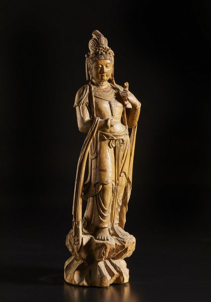 Arte Cinese : Scultura in legno raffigurante Guanyin Cina, dinastia Qing, XIX secolo  - Asta Asta 373 | ARTE ORIENTALE E ISLAMICA - ARTE ORIENALE E WUNDERKAMMER Online - Associazione Nazionale - Case d'Asta italiane
