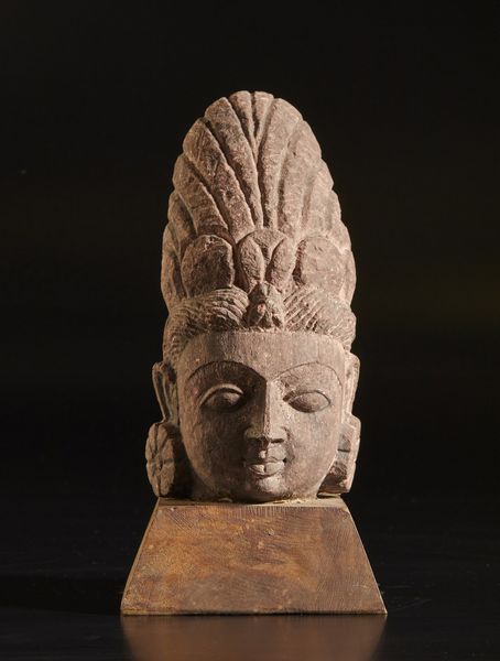 Arte Indiana : Testa femminile in arenaria scolpita India, XVII-XVIII secolo  - Asta Asta 373 | ARTE ORIENTALE E ISLAMICA - ARTE ORIENALE E WUNDERKAMMER Online - Associazione Nazionale - Case d'Asta italiane