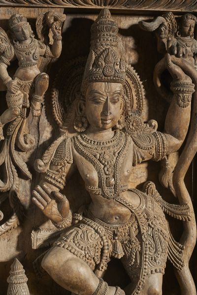 Arte Indiana : Grande altorilievo in legno  India Meridionale, XIX secolo  - Asta Asta 373 | ARTE ORIENTALE E ISLAMICA - ARTE ORIENALE E WUNDERKAMMER Online - Associazione Nazionale - Case d'Asta italiane