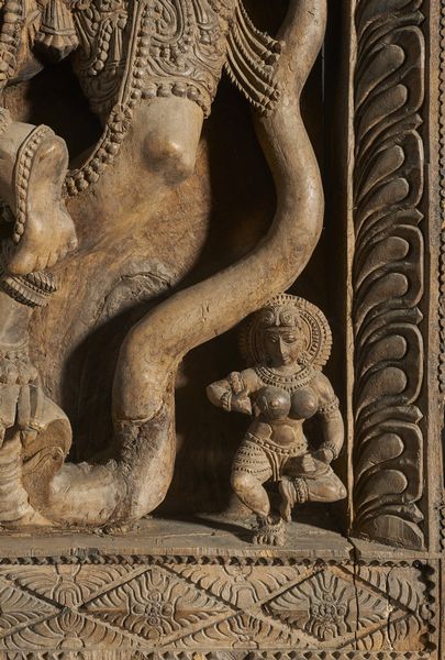 Arte Indiana : Grande altorilievo in legno  India Meridionale, XIX secolo  - Asta Asta 373 | ARTE ORIENTALE E ISLAMICA - ARTE ORIENALE E WUNDERKAMMER Online - Associazione Nazionale - Case d'Asta italiane