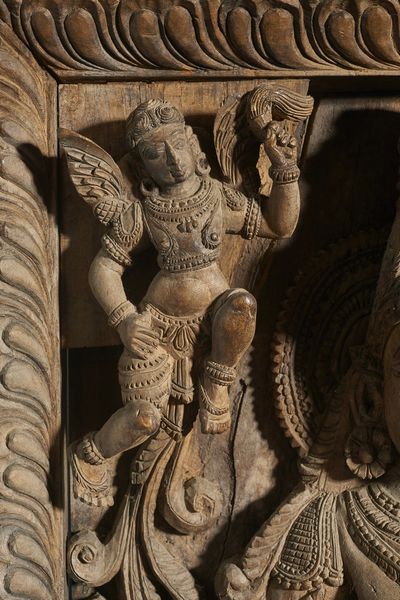 Arte Indiana : Grande altorilievo in legno  India Meridionale, XIX secolo  - Asta Asta 373 | ARTE ORIENTALE E ISLAMICA - ARTE ORIENALE E WUNDERKAMMER Online - Associazione Nazionale - Case d'Asta italiane