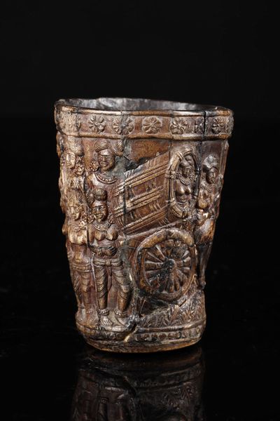 Arte Indiana : Bicchiere Chandraketugarh in osso intagliato  India, Bengala Occidentale, periodo Shunga, I secolo a.C.- I secolo d.C.  - Asta Asta 373 | ARTE ORIENTALE E ISLAMICA - ARTE ORIENALE E WUNDERKAMMER Online - Associazione Nazionale - Case d'Asta italiane