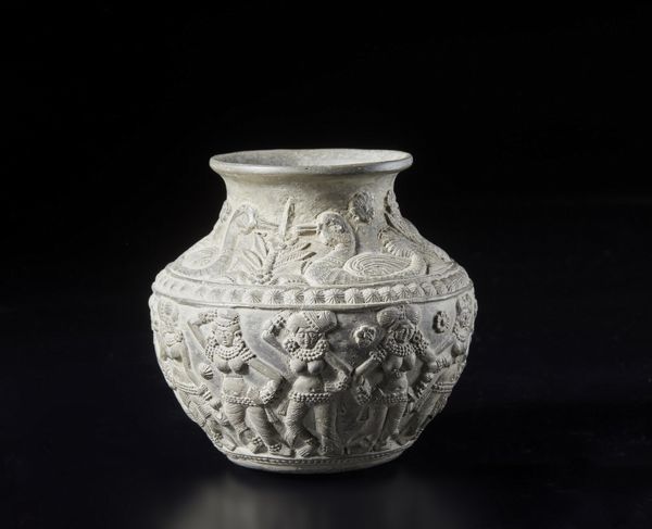 Arte Indiana : Vaso in terracotta con palmette sul collo India, Bengala Occidentale, periodo Shunga, I secolo a.C.- I secolo d.C.  - Asta Asta 373 | ARTE ORIENTALE E ISLAMICA - ARTE ORIENALE E WUNDERKAMMER Online - Associazione Nazionale - Case d'Asta italiane