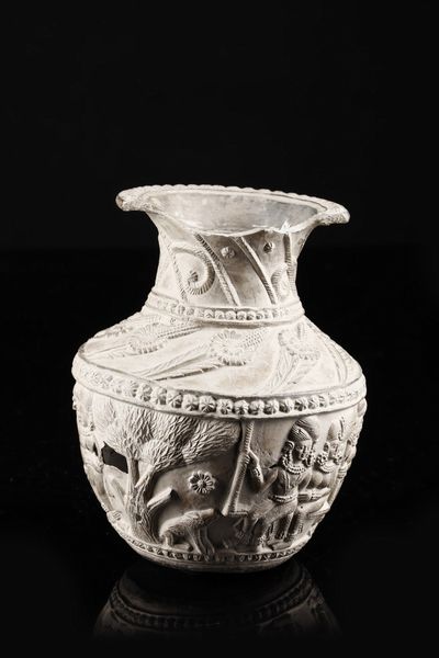 Arte Indiana : Vaso in terracotta decorato con figure  India, Bengala Occidentale, periodo Shunga, I secolo a.C.- I secolo d.C.  - Asta Asta 373 | ARTE ORIENTALE E ISLAMICA - ARTE ORIENALE E WUNDERKAMMER Online - Associazione Nazionale - Case d'Asta italiane