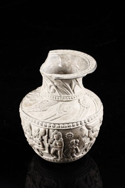 Arte Indiana : Vaso in terracotta decorato con figure  India, Bengala Occidentale, periodo Shunga, I secolo a.C.- I secolo d.C.  - Asta Asta 373 | ARTE ORIENTALE E ISLAMICA - ARTE ORIENALE E WUNDERKAMMER Online - Associazione Nazionale - Case d'Asta italiane
