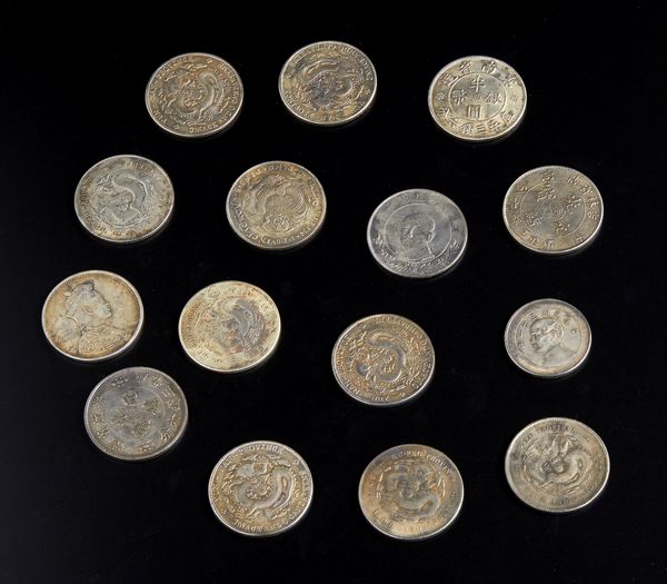 Arte Cinese : Lotto composto da 15 monete in argento  Cina, inizio XX secolo  - Asta Asta 373 | ARTE ORIENTALE E ISLAMICA - ARTE ORIENALE E WUNDERKAMMER Online - Associazione Nazionale - Case d'Asta italiane