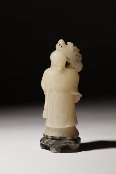 Arte Cinese : Scultura in alabastro raffigurante Shulao  Cina, inizio XX secolo  - Asta Asta 373 | ARTE ORIENTALE E ISLAMICA - ARTE ORIENALE E WUNDERKAMMER Online - Associazione Nazionale - Case d'Asta italiane