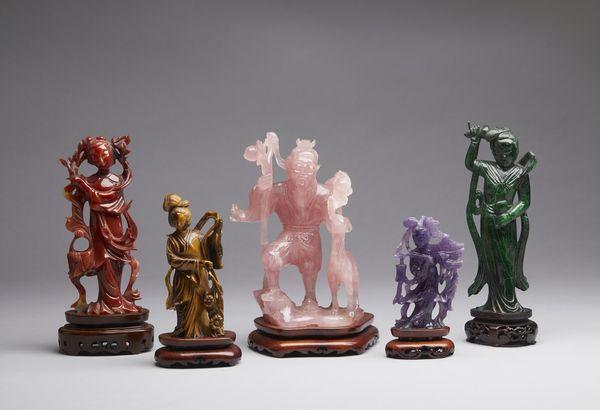 Arte Cinese : Gruppo di cinque intagli in pietre semi-preziose  Cina, XIX-XX secolo  - Asta Asta 373 | ARTE ORIENTALE E ISLAMICA - ARTE ORIENALE E WUNDERKAMMER Online - Associazione Nazionale - Case d'Asta italiane