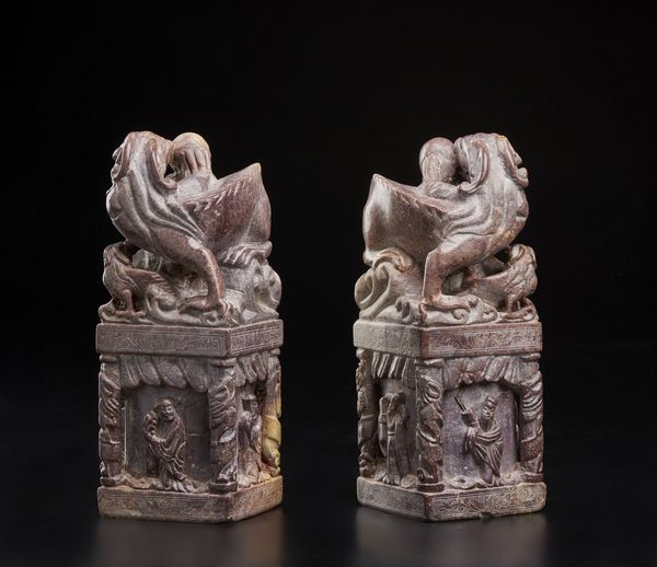 Arte Cinese : Coppia di sigilli in pietra  Cina, dinastia Qing, XIX secolo  - Asta Asta 373 | ARTE ORIENTALE E ISLAMICA - ARTE ORIENALE E WUNDERKAMMER Online - Associazione Nazionale - Case d'Asta italiane