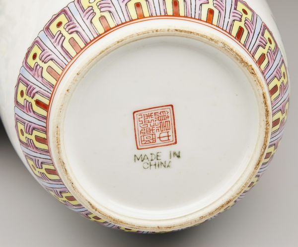 Arte Cinese : Due vasi in porcellana famiglia rosa  Cina, XX secolo  - Asta Asta 373 | ARTE ORIENTALE E ISLAMICA - ARTE ORIENALE E WUNDERKAMMER Online - Associazione Nazionale - Case d'Asta italiane