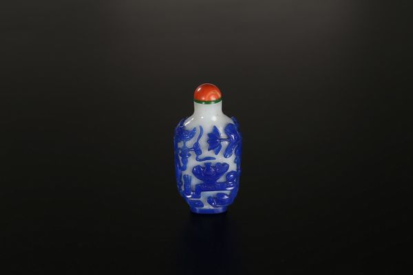 Arte Cinese : Snuff bottle in vetro con applicazioni blu Cina, XVIII - XIX secolo  - Asta Asta 373 | ARTE ORIENTALE E ISLAMICA - ARTE ORIENALE E WUNDERKAMMER Online - Associazione Nazionale - Case d'Asta italiane