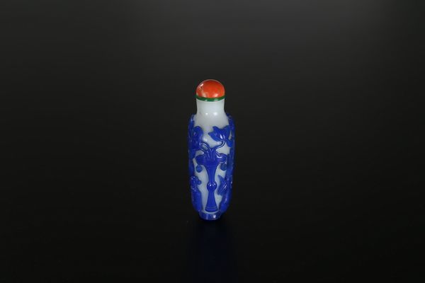 Arte Cinese : Snuff bottle in vetro con applicazioni blu Cina, XVIII - XIX secolo  - Asta Asta 373 | ARTE ORIENTALE E ISLAMICA - ARTE ORIENALE E WUNDERKAMMER Online - Associazione Nazionale - Case d'Asta italiane