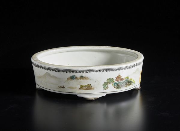 Arte Cinese : Undici tabacchiere ed un piccolo bacile in porcellana decorata  Cina, XIX - XX secolo  - Asta Asta 373 | ARTE ORIENTALE E ISLAMICA - ARTE ORIENALE E WUNDERKAMMER Online - Associazione Nazionale - Case d'Asta italiane