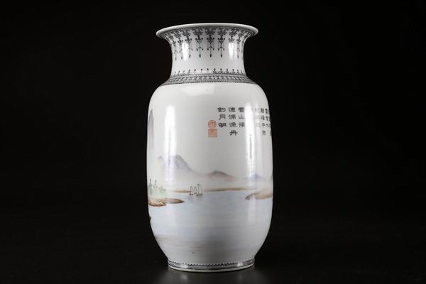 Arte Cinese : Due vasi in porcellana policroma Cina, periodo Repubblica  - Asta Asta 373 | ARTE ORIENTALE E ISLAMICA - ARTE ORIENALE E WUNDERKAMMER Online - Associazione Nazionale - Case d'Asta italiane