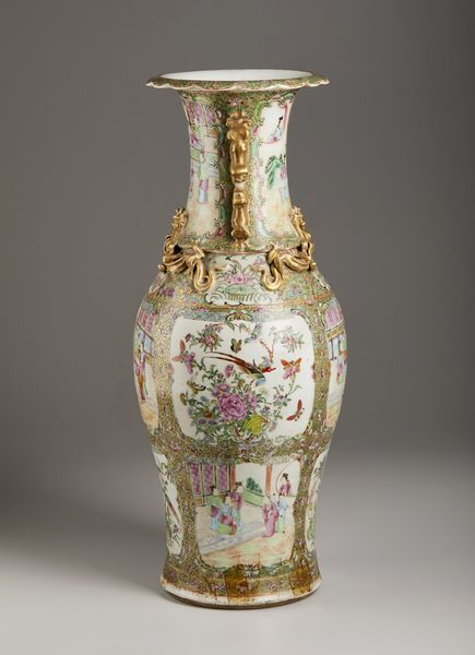 Arte Cinese : Vaso a balaustro Canton Cina, dinastia Qing, XIX secolo  - Asta Asta 373 | ARTE ORIENTALE E ISLAMICA - ARTE ORIENALE E WUNDERKAMMER Online - Associazione Nazionale - Case d'Asta italiane