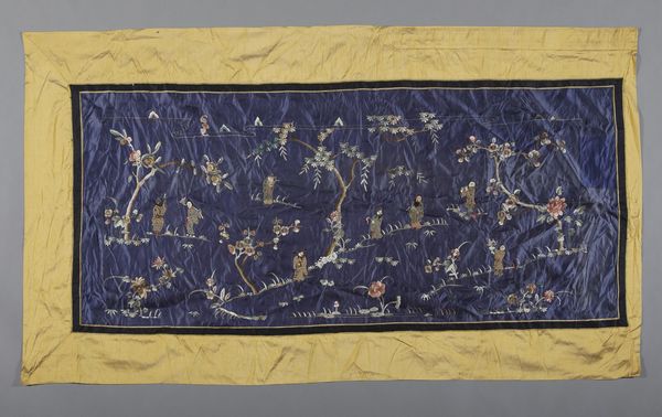 Arte Cinese : Lotto composto da tre tessuti ricamati  Cina, dinastia Qing, XIX secolo  - Asta Asta 373 | ARTE ORIENTALE E ISLAMICA - ARTE ORIENALE E WUNDERKAMMER Online - Associazione Nazionale - Case d'Asta italiane