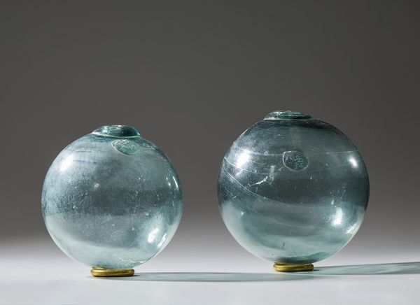 . : Due grandi sfere in vetro soffiato.  - Asta Asta 373 | ARTE ORIENTALE E ISLAMICA - ARTE ORIENALE E WUNDERKAMMER Online - Associazione Nazionale - Case d'Asta italiane