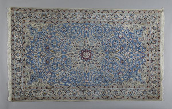 . : Tappeto Nain azzurro  Persia, seconda met� XX secolo  - Asta Asta 373 | ARTE ORIENTALE E ISLAMICA - ARTE ORIENALE E WUNDERKAMMER Online - Associazione Nazionale - Case d'Asta italiane