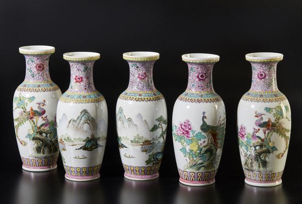 Arte Cinese : Lotto composto da nove vasi in porcellana  Cina, XX secolo  - Asta Asta 373 | ARTE ORIENTALE E ISLAMICA - ARTE ORIENALE E WUNDERKAMMER Online - Associazione Nazionale - Case d'Asta italiane