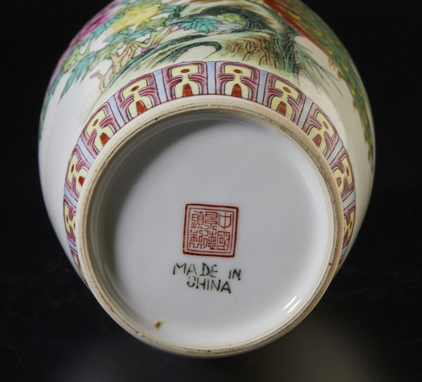 Arte Cinese : Lotto composto da nove vasi in porcellana  Cina, XX secolo  - Asta Asta 373 | ARTE ORIENTALE E ISLAMICA - ARTE ORIENALE E WUNDERKAMMER Online - Associazione Nazionale - Case d'Asta italiane