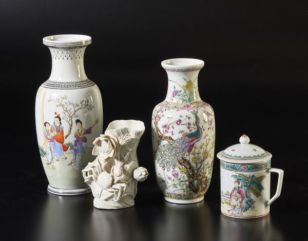 Arte Cinese : Lotto composto da nove vasi in porcellana  Cina, XX secolo  - Asta Asta 373 | ARTE ORIENTALE E ISLAMICA - ARTE ORIENALE E WUNDERKAMMER Online - Associazione Nazionale - Case d'Asta italiane