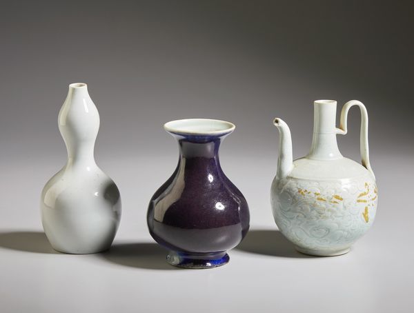 Arte Cinese : Gruppo di sei vasi in porcellana  Cina, dinastia Qing, XIX secolo  - Asta Asta 373 | ARTE ORIENTALE E ISLAMICA - ARTE ORIENALE E WUNDERKAMMER Online - Associazione Nazionale - Case d'Asta italiane