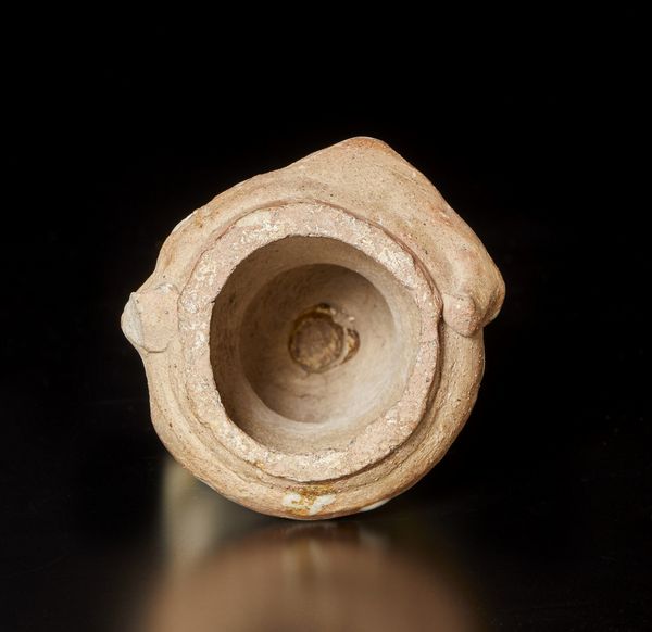 Arte Cinese : Uomo seduto in terracotta invetriata Cina, dinastia Yuan, XIII secolo  - Asta Asta 373 | ARTE ORIENTALE E ISLAMICA - ARTE ORIENALE E WUNDERKAMMER Online - Associazione Nazionale - Case d'Asta italiane