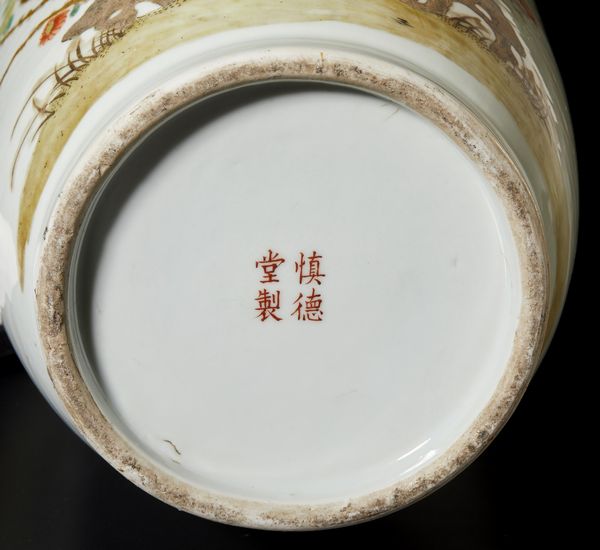 Arte Cinese : Vaso a rullo decorato con rami fioriti  Cina, dinastia Qing, periodo Daoguang, 1850 ca.  - Asta Asta 373 | ARTE ORIENTALE E ISLAMICA - ARTE ORIENALE E WUNDERKAMMER Online - Associazione Nazionale - Case d'Asta italiane