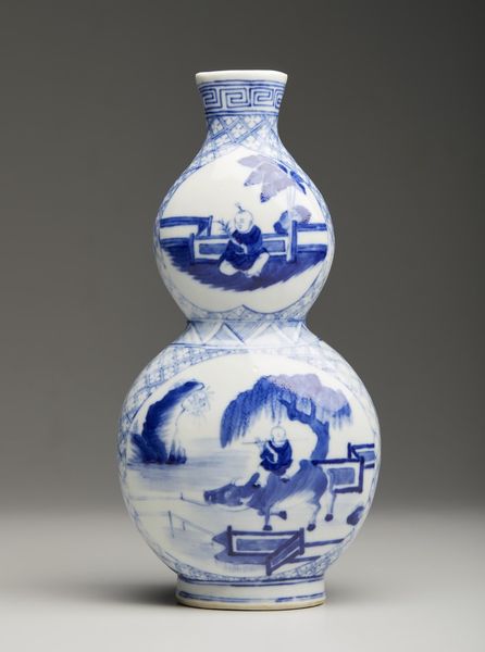 Arte Cinese : Coppia di scatole in porcellana e vaso Cina, XIX-XX secolo  - Asta Asta 373 | ARTE ORIENTALE E ISLAMICA - ARTE ORIENALE E WUNDERKAMMER Online - Associazione Nazionale - Case d'Asta italiane