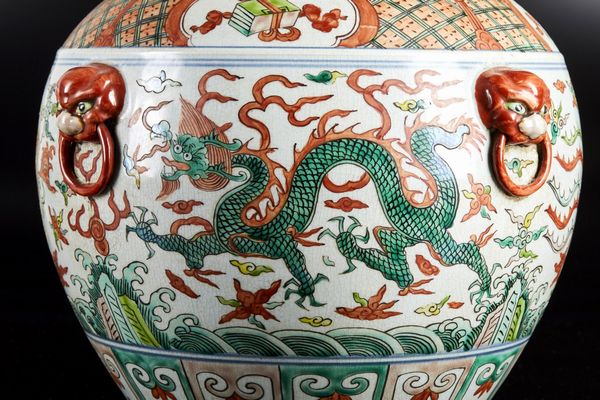 Arte Cinese : Grande giara wucai in ceramica Cina, XX secolo  - Asta Asta 373 | ARTE ORIENTALE E ISLAMICA - ARTE ORIENALE E WUNDERKAMMER Online - Associazione Nazionale - Case d'Asta italiane