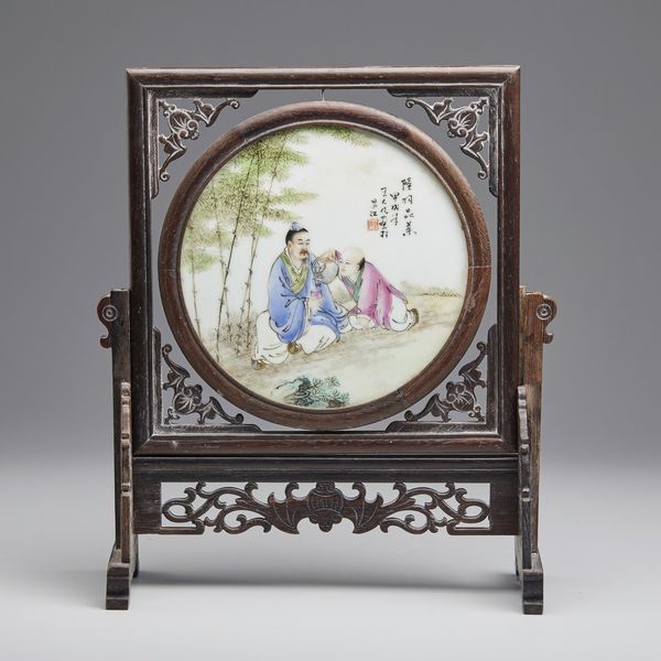 Arte Cinese : Schermo da tavolo in porcellana famiglia rosa  Cina, XX secolo  - Asta Asta 373 | ARTE ORIENTALE E ISLAMICA - ARTE ORIENALE E WUNDERKAMMER Online - Associazione Nazionale - Case d'Asta italiane