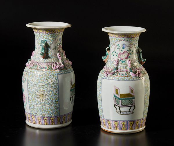 Arte Cinese : Coppia di vasi in porcellana famiglia rosa  Cina, XX secolo  - Asta Asta 373 | ARTE ORIENTALE E ISLAMICA - ARTE ORIENALE E WUNDERKAMMER Online - Associazione Nazionale - Case d'Asta italiane
