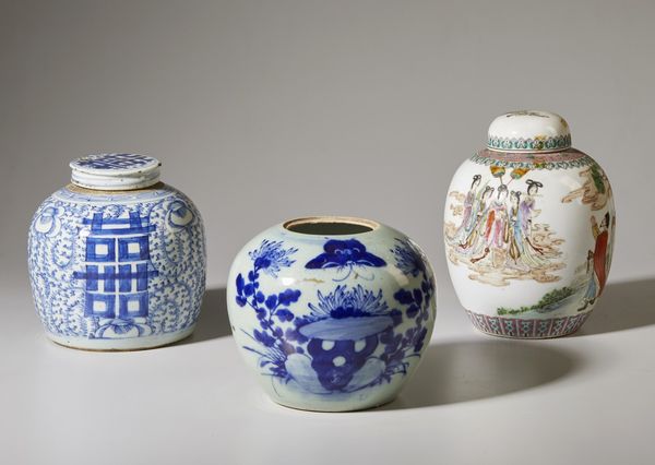 Arte Cinese : Gruppo di sei vasi in porcellana Cina, XIX - XX secolo  - Asta Asta 373 | ARTE ORIENTALE E ISLAMICA - ARTE ORIENALE E WUNDERKAMMER Online - Associazione Nazionale - Case d'Asta italiane