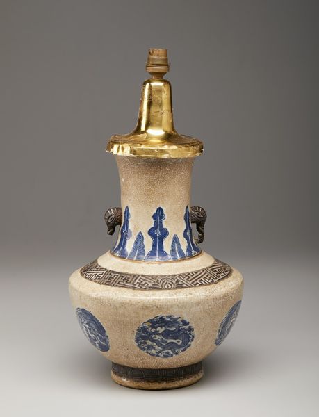 Arte Cinese : Lotto composto da cinque grandi vasi e una grande figura taoista in porcellana  Cina, XIX - XX secolo  - Asta Asta 373 | ARTE ORIENTALE E ISLAMICA - ARTE ORIENALE E WUNDERKAMMER Online - Associazione Nazionale - Case d'Asta italiane