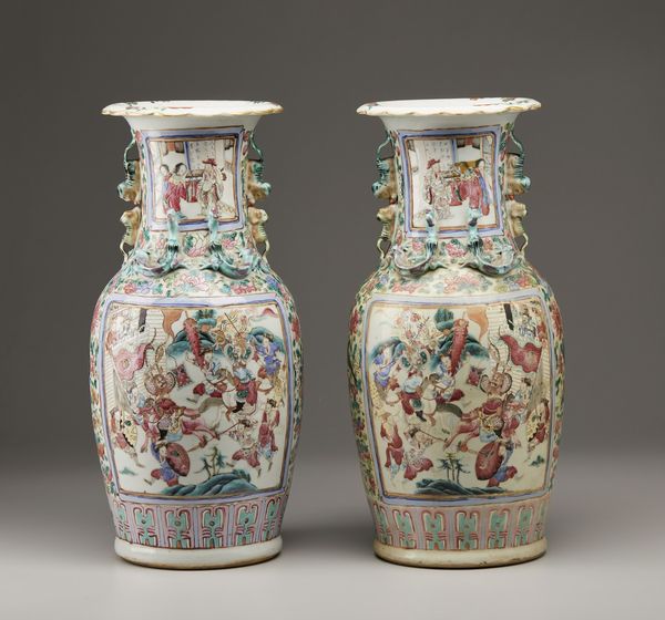Arte Cinese : Coppia di grandi vasi Canton  Cina, XX secolo  - Asta Asta 373 | ARTE ORIENTALE E ISLAMICA - ARTE ORIENALE E WUNDERKAMMER Online - Associazione Nazionale - Case d'Asta italiane
