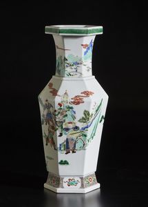 Arte Cinese : Gruppo di tre vasi in porcellana  Cina, prima met� XX secolo  - Asta Asta 373 | ARTE ORIENTALE E ISLAMICA - ARTE ORIENALE E WUNDERKAMMER Online - Associazione Nazionale - Case d'Asta italiane