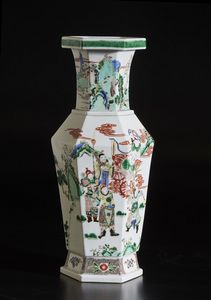 Arte Cinese : Gruppo di tre vasi in porcellana  Cina, prima met� XX secolo  - Asta Asta 373 | ARTE ORIENTALE E ISLAMICA - ARTE ORIENALE E WUNDERKAMMER Online - Associazione Nazionale - Case d'Asta italiane