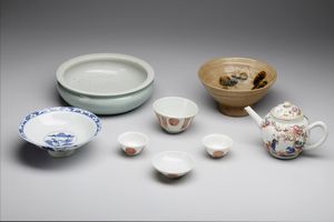 Arte Cinese : Gruppo di otto porcellane  Cina, dinastia Qing, XIX secolo  - Asta Asta 373 | ARTE ORIENTALE E ISLAMICA - ARTE ORIENALE E WUNDERKAMMER Online - Associazione Nazionale - Case d'Asta italiane