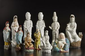 Arte Cinese - Lotto composto da undici figure in porcellana Cina, inizi XX secolo